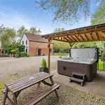 Little Barn - 16438 York