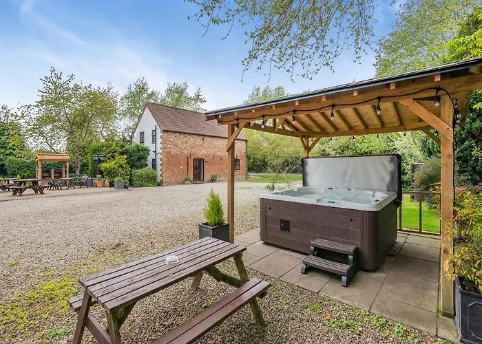 Little Barn - 16438 York