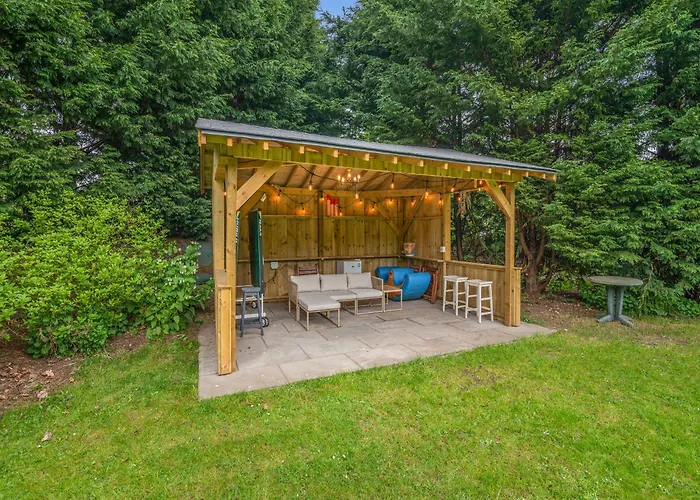 Little Barn - 16438 York